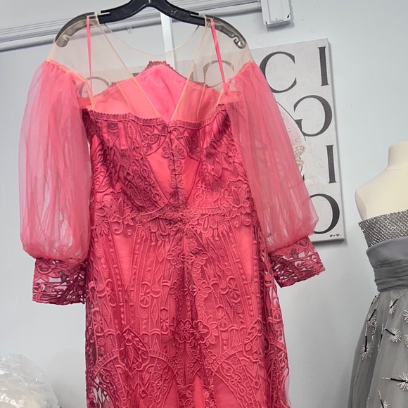 Elegant Red Long Sleeve Lace Dress - Picture 4 of 5